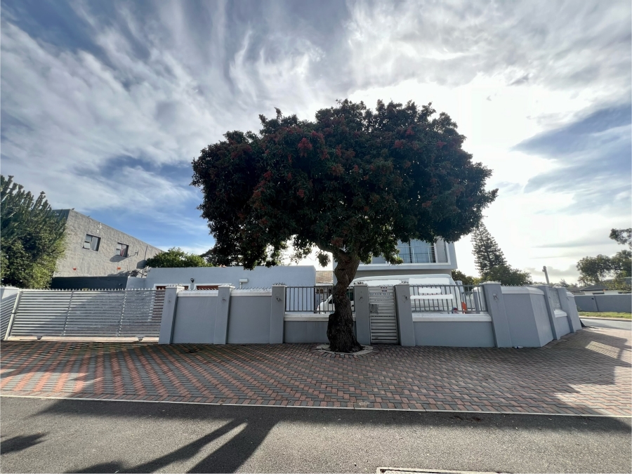 9 Bedroom Property for Sale in Table View Western Cape